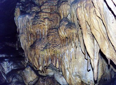 MACAstalagtites.jpg (38035 bytes)