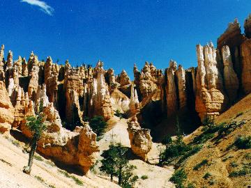 Bryce4.jpg (28811 bytes)