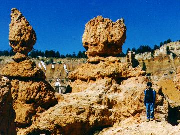 Bryce8.jpg (31913 bytes)