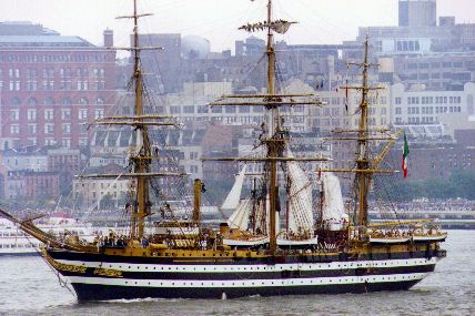opsail4.jpg (39193 bytes)