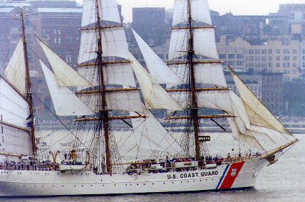 opsail5.jpg (37701 bytes)